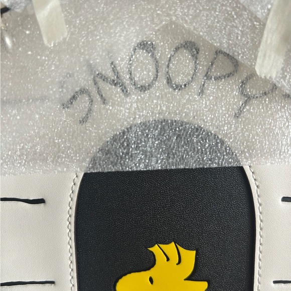 Kate Spade Snoopy Doghouse Novelty Crossbody Bag in Cream and Black - Picture 3 of 4